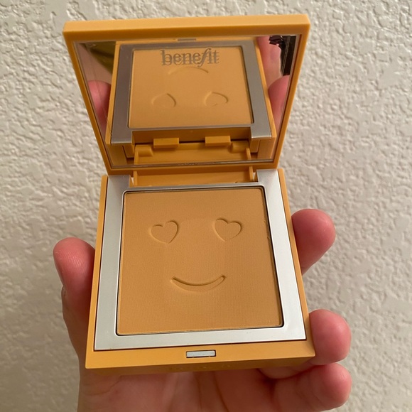 Benefit Powder - Picture 3 of 6